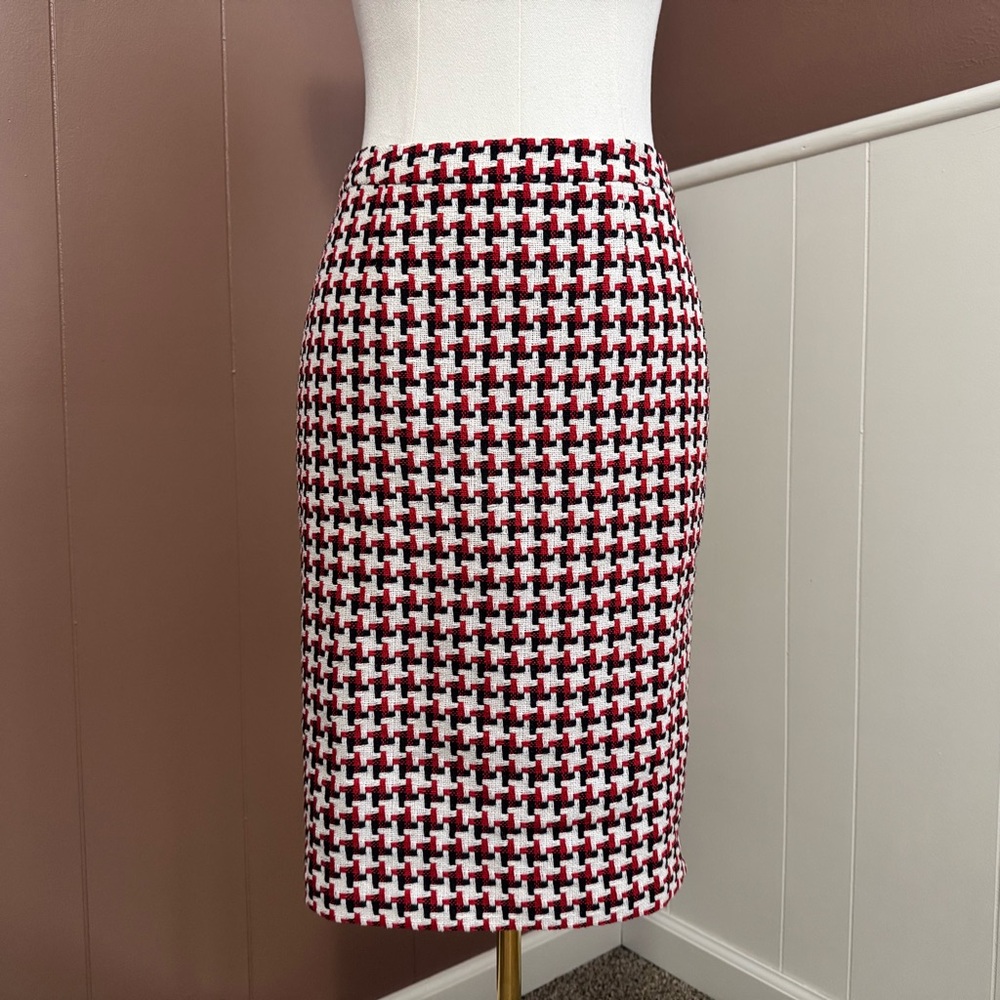 Boden Clara Textured Tweed Wool Blend Houndstooth Pencil Skirt - Picture 13 of 13